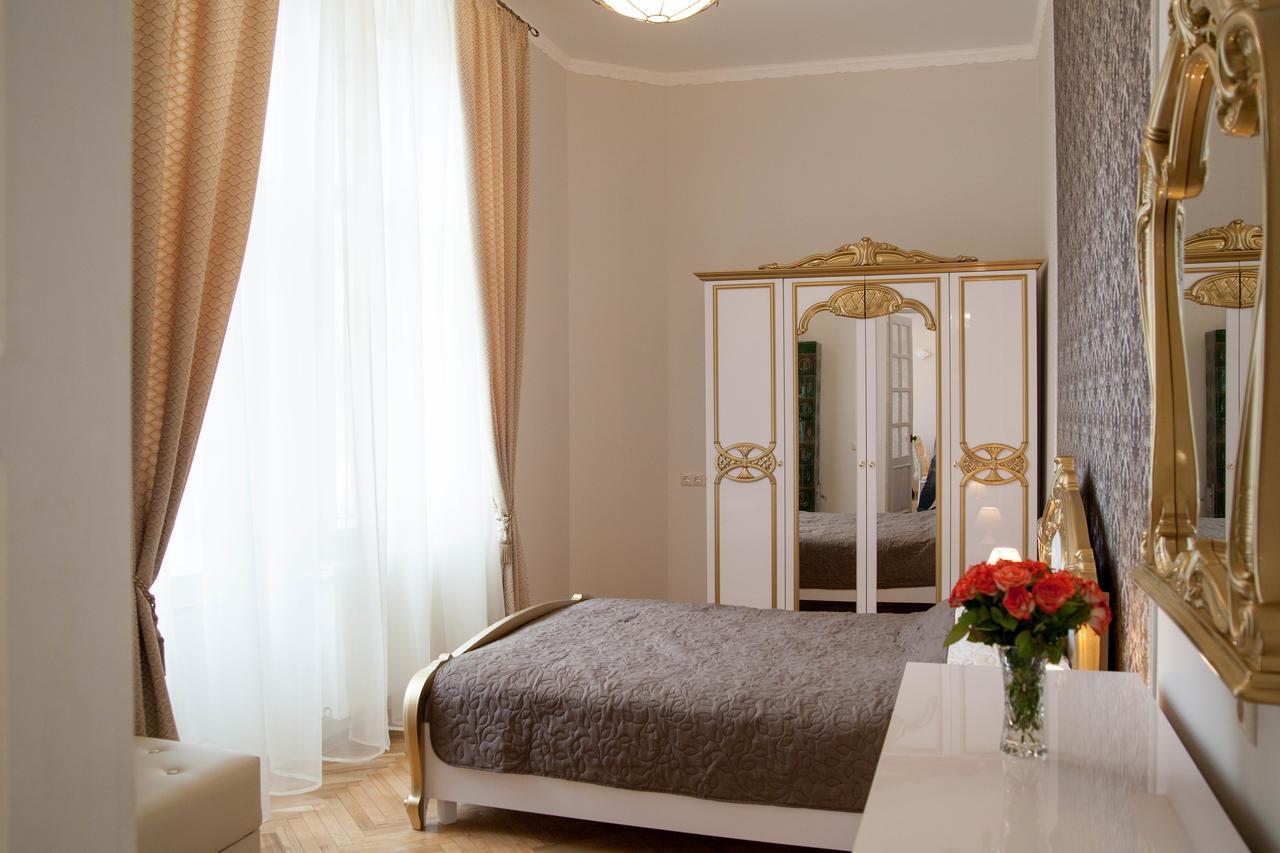Luxury Lviv Apartment Bagian luar foto